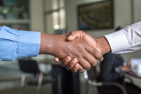 Comment fidéliser ses clients et développer sa relation client dans le secteur des services ?